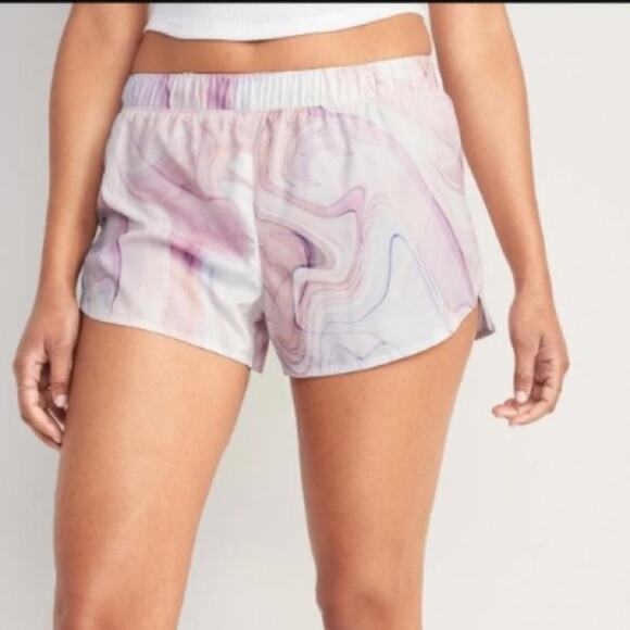 Old Navy Looking glass Mid-Rise StretchTech Dolphin-Hem Run Shorts - Picture 2 of 10